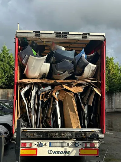 Loading is handled directly by our staff onto 40 foot lorry trailers #4